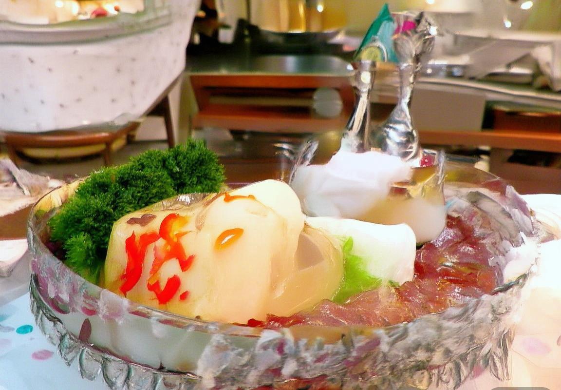 巴萨与巴黎巅峰对决：梅西内马尔星辉对决回顾(图4)